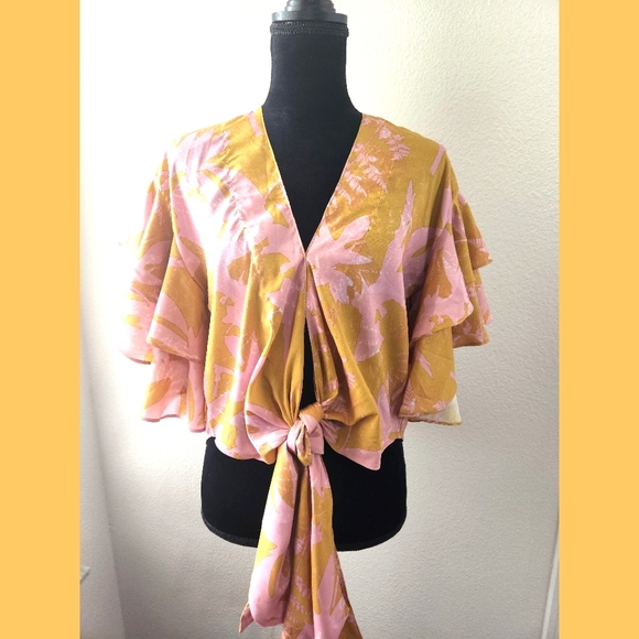 Eugenia Fernandez Ruffle Tie Front Print Top - Picture 6 of 6